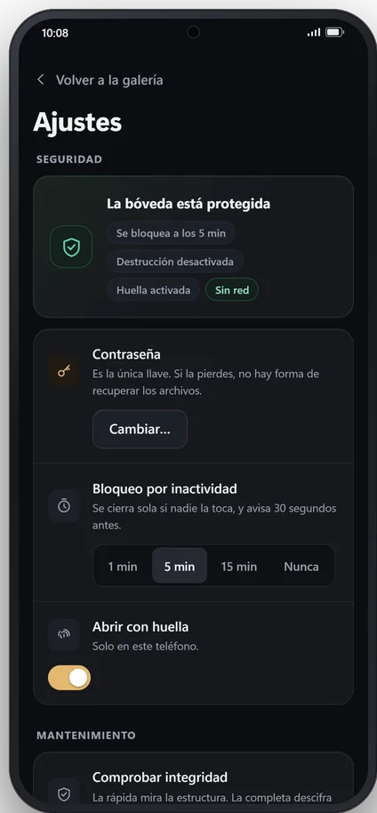 Ajustes de seguridad en el móvil: la bóveda está protegida y sin red, bloqueo por inactividad a los 5 minutos y apertura con huella.